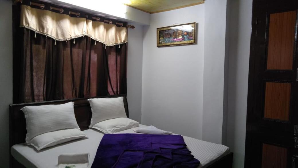 Debbhumi Regency Hotel Sangla Exterior photo